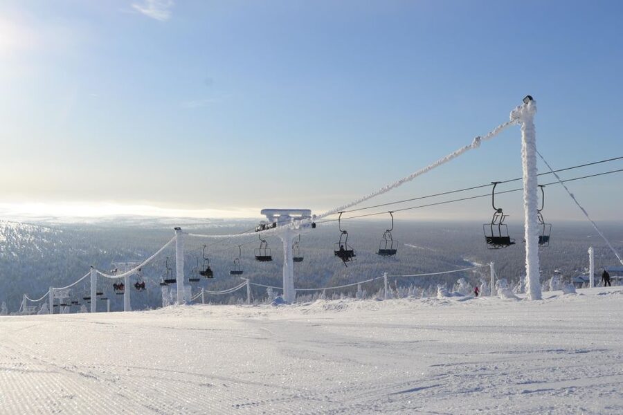 Saariselkä: Easy Ski Day Package - Meeting up at Hiihtokoulu, then getting geared up fast