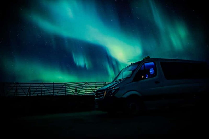 Saariselkä,Kakslauttanen: Aurora Hunting & Photography Tour. - The 3 to 4 Hour Minibus Night: Pickup, Timing, and Comfort