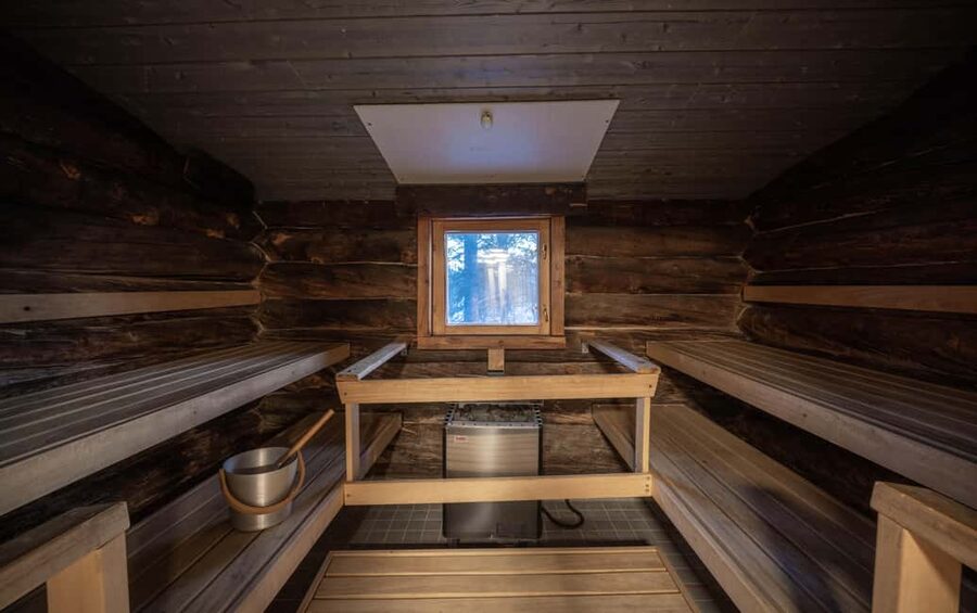Saariselkä: Kuukkeli Saunaworld (Smoke Sauna) - The Outdoor Circuit: Cold Plunge and Warm Pool