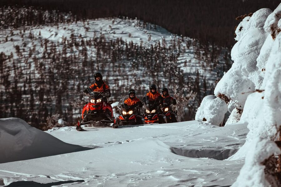 Saariselkä: Snowmobile Ride with Hot Drinks - From pickup to helmet on: how the day starts