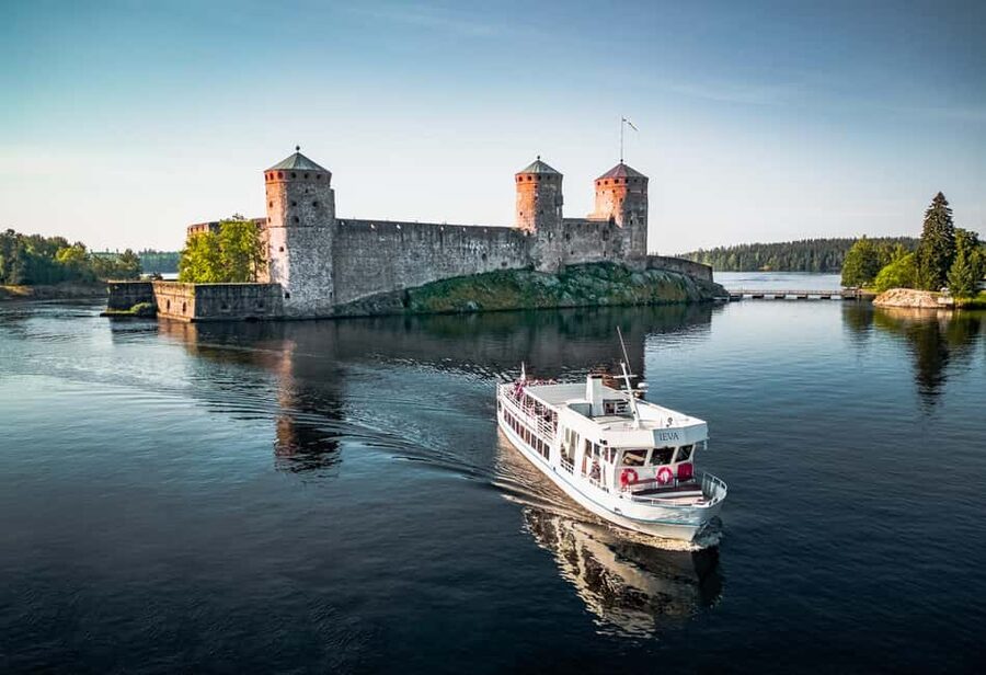 SIGHTSEEING CRUISE AROUND SAVONLINNA - Casino Islands rocky beaches: the lake looks wilder from here