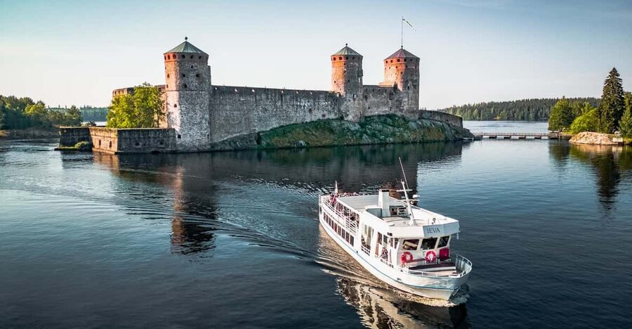 SIGHTSEEING CRUISE AROUND SAVONLINNA - The guide talk: languages, tone, and where to stand