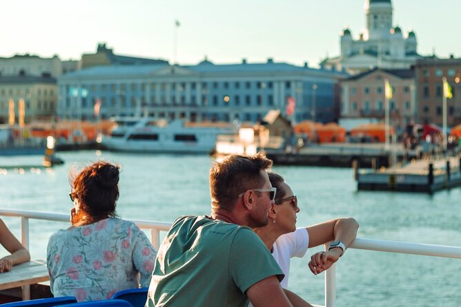 Sightseeing Cruise in Archipelago of Helsinki - Suomenlinna and King’s Gate: the main event for photos and meaning