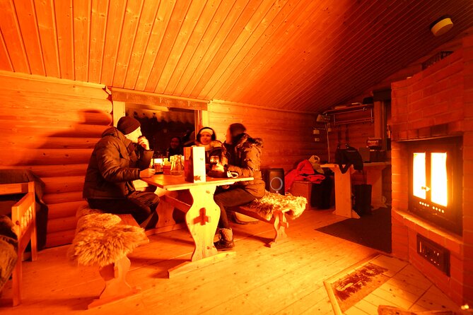 Snowmobile drive experience - Guides and group energy: why the host makes a difference