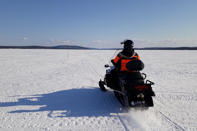 Snowmobile Safari to Lake Inari, meet & feed Reindeers, Lunch - Your snowmobile setup: shared 2-person riding and how swapping works