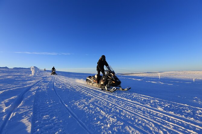 Snowmobiling Adventure in Levi - Why This 1-Hour Snowmobile Safari Works in Levi
