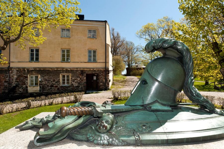 Suomenlinna: Guided Walking Tour with an Authorized Guide - The Ehrensvärd Museum: included entry with real limits