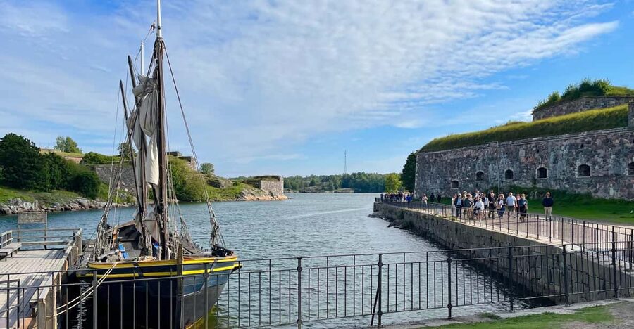 Suomenlinna tour in French with Doro - Duration and pace: 1h30 in winter, 2h00 in summer