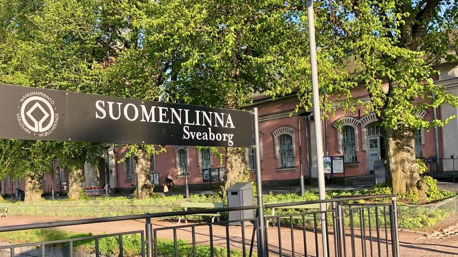 Suomenlinna tour in French with Doro - Viaporin Telakka Ry and the Dry Dock: engineering you can actually see