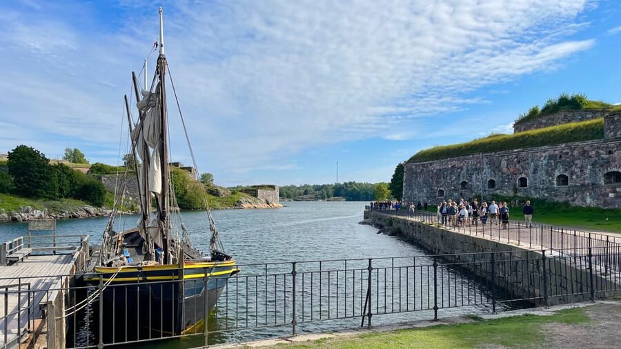 Suomenlinna tour in French with Doro - Getting there smoothly: ferry 19 from Market Square and the main dock meet-up
