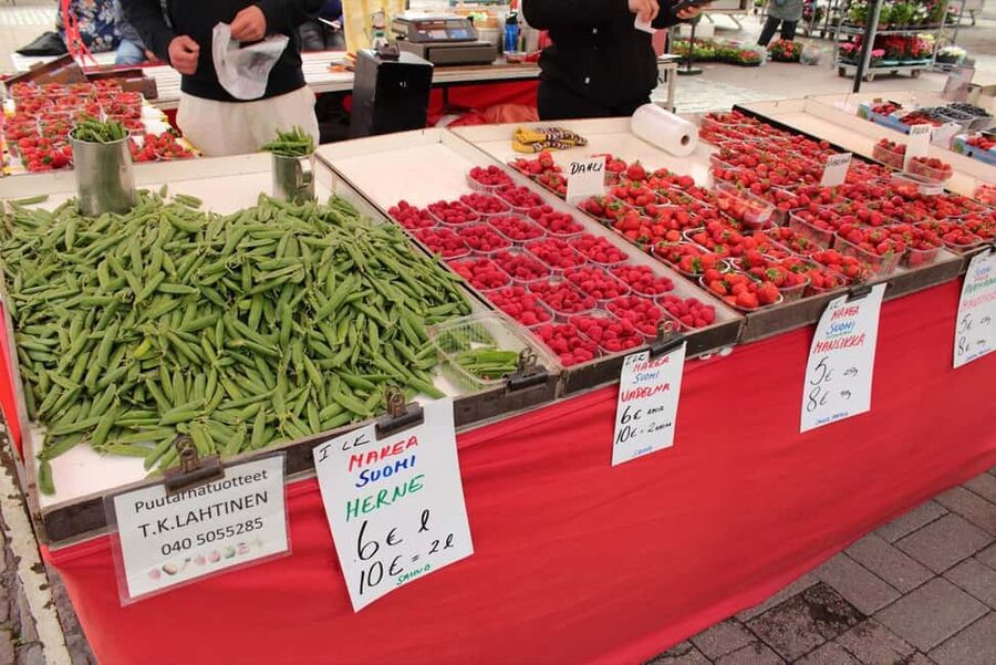 Tampere: Food Tour with Tastings, Meal, & Rooftop City Views - Laukontori and mustamakkara with lingonberry jam