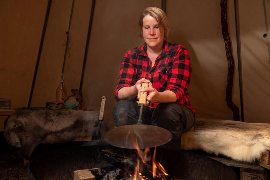 Ylläs: Fireside tasting in a traditional lavvo - A fireside tasting that trades crowds for campfire calm
