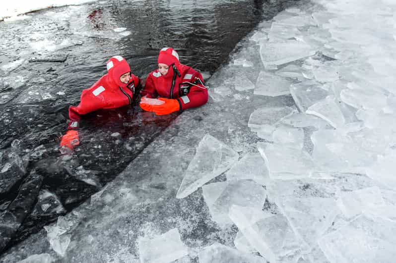 Ylläs: Lake Ylläsjärvi Ice-Floating Experience - Ice Floating on Lake Ylläsjärvi: What It Feels Like
