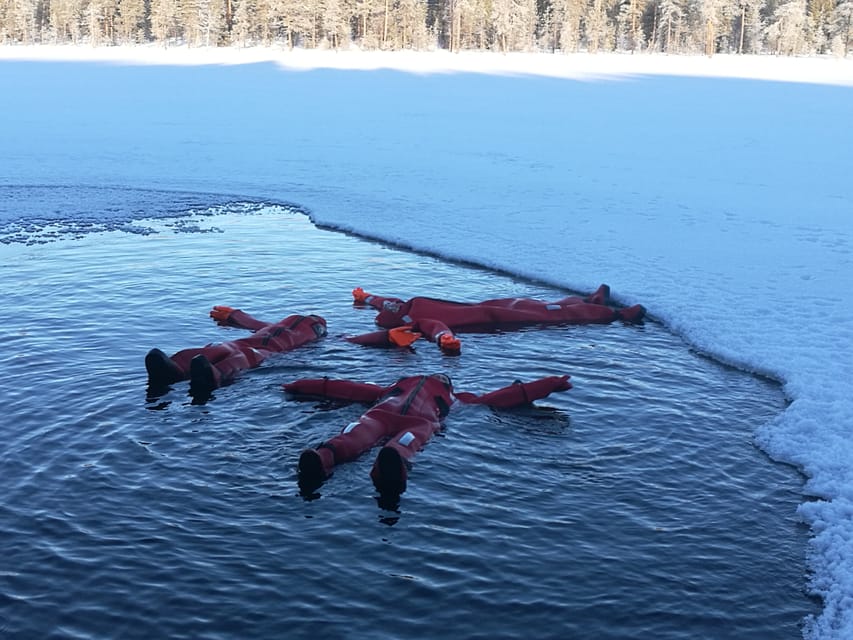 Ylläs: Lake Ylläsjärvi Ice-Floating Experience - The Ice Hole Moment, Including Lying Down Between Ice Blocks