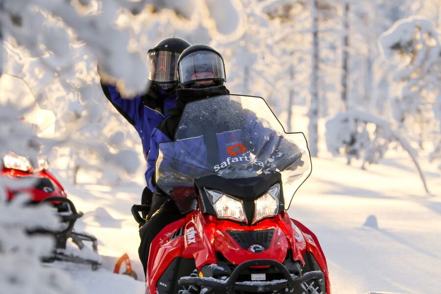Ylläs: Snowmobiling ABC - Safety and first controls: how the lessons actually help
