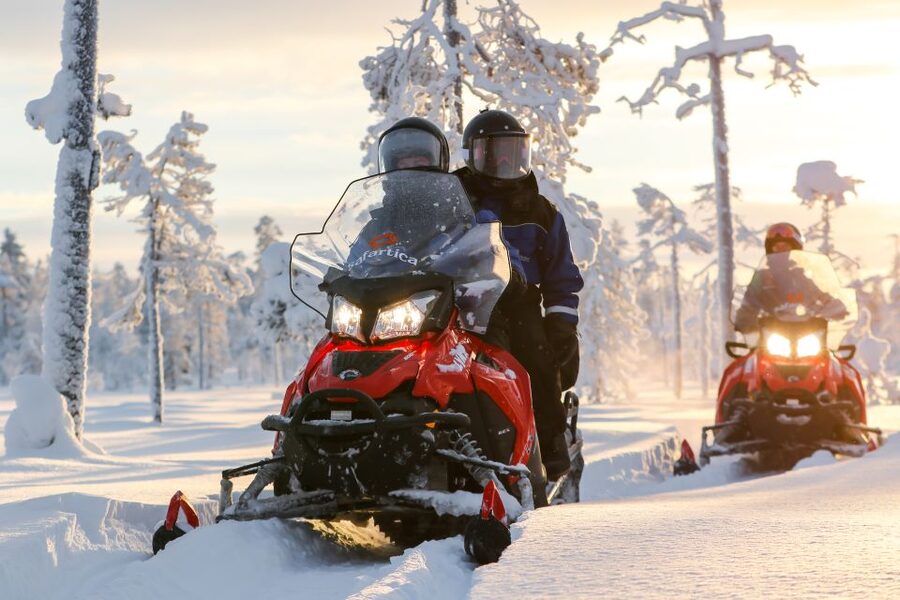 Ylläs: Snowmobiling ABC - Who drives, liability, and planning for pairs and small groups