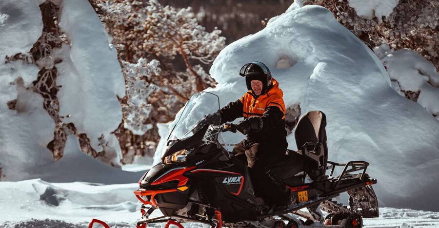 Ylläs: Snowmobiling ABC - Transfers and winter clothing: set up for comfort first